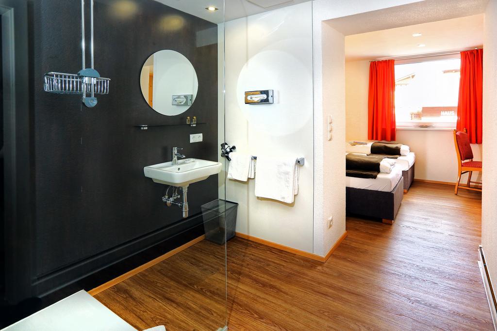 Berghotel-Gasthof Gstrein Vent Room photo
